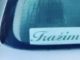 Žena je na automobil zalijepila poruku za slobodne muškarce i nasmijala cijeli Balkan, fotka je hit Žena je na automobil zalijepila poruku za slobodne muškarce i nasmijala cijeli Balkan, fotka je hit - featured image
