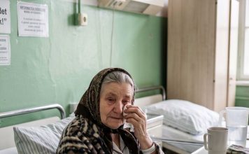 S 83 godine slomila sam nogu i danima nitko iz moje obitelji nije imao vremena za mene, osim susjedova dječaka — a ono što je pronašao na mom tavanu otkrilo je tajnu staru sedamdeset četiri godine S 83 godine slomila sam nogu i danima nitko iz moje obitelji nije imao vremena za mene, osim susjedova dječaka — a ono što je pronašao na mom tavanu otkrilo je tajnu staru sedamdeset četiri godine - featured image