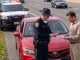 Policajac me je tokom rutinske kontrole izveo iz automobila i šapnuo: „Ne vraćajte se večeras kući“ Policajac me je tokom rutinske kontrole izveo iz automobila i šapnuo: „Ne vraćajte se večeras kući“ - featured image