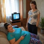 Buduća svekrva došla je u moj stan, ugasila televizor i objavila da je dnevna soba odsad njezina — moj zaručnik je šutio, a ja sam joj jednom rečenicom otkrila da sam već znala njihov pravi plan Buduća svekrva došla je u moj stan, ugasila televizor i objavila da je dnevna soba odsad njezina — moj zaručnik je šutio, a ja sam joj jednom rečenicom otkrila da sam već znala njihov pravi plan - featured image