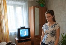 Buduća svekrva došla je u moj stan, ugasila televizor i objavila da je dnevna soba odsad njezina — moj zaručnik je šutio, a ja sam joj jednom rečenicom otkrila da sam već znala njihov pravi plan Buduća svekrva došla je u moj stan, ugasila televizor i objavila da je dnevna soba odsad njezina — moj zaručnik je šutio, a ja sam joj jednom rečenicom otkrila da sam već znala njihov pravi plan - featured image