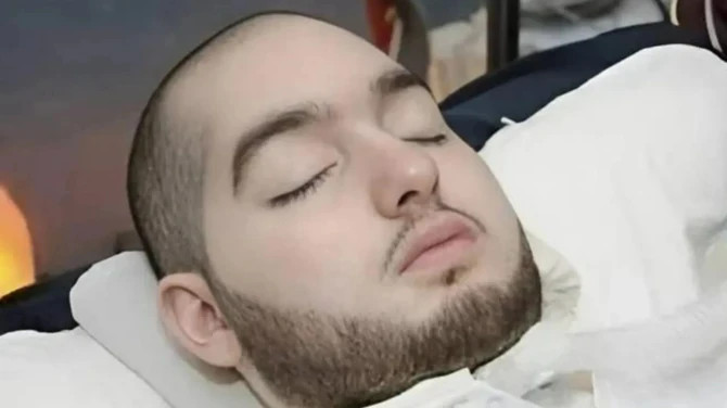 Saudijski USPAVANI PRINC u komi je već 20 GODINA: Ne pomaže mu ni SVE BLAGO OVOG SVIJETA, ali roditelji ne gube nadu: “Da je Bog htio da pogine u toj nesreći, moj sin bi odavno bio u grobu” - featured image Saudijski USPAVANI PRINC u komi je već 20 GODINA: Ne pomaže mu ni SVE BLAGO OVOG SVIJETA, ali roditelji ne gube nadu: “Da je Bog htio da pogine u toj nesreći, moj sin bi odavno bio u grobu” - featured image