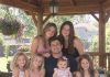 Moja žena ostavila me sa šest kćeri zbog bogatog muškarca — 15 godina poslije pojavila se na vjenčanju naše najstarije kćeri, ali ono što je naša kći učinila pred svih 150 gostiju šokiralo je apsolutno sve. Moja žena ostavila me sa šest kćeri zbog bogatog muškarca — 15 godina poslije pojavila se na vjenčanju naše najstarije kćeri, ali ono što je naša kći učinila pred svih 150 gostiju šokiralo je apsolutno sve. - featured image