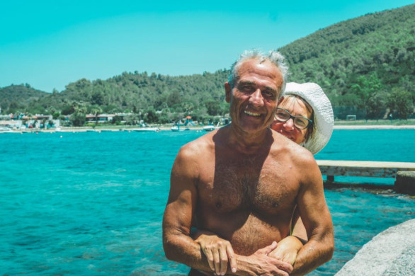 “Bio sam na najvećem nudističkom kruzeru na svetu, ne sluteći da će oko mene biti gej muškarci: Kad je kapetan rekao da se skinemo, usledio je šok” - featured image “Bio sam na najvećem nudističkom kruzeru na svetu, ne sluteći da će oko mene biti gej muškarci: Kad je kapetan rekao da se skinemo, usledio je šok” - featured image
