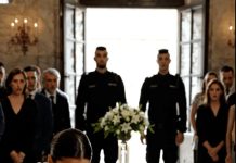 KONOBARICA JE VIDJELA ŠEFA MAFIJE KAKO DIŠE UNUTAR SVOG LIJESA—A ONDA JE OTVORIO OČI KONOBARICA JE VIDJELA ŠEFA MAFIJE KAKO DIŠE UNUTAR SVOG LIJESA—A ONDA JE OTVORIO OČI - featured image
