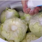 Koliko soli ide na 10 litara vode za kiseli kupus? Samo ovo je prava količina Koliko soli ide na 10 litara vode za kiseli kupus? Samo ovo je prava količina - featured image