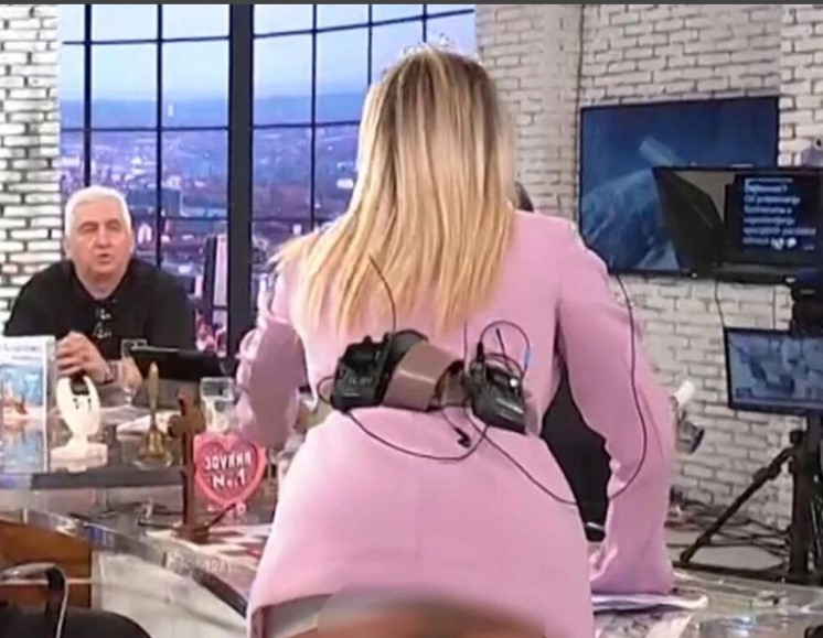 BRUKA I SRAMOTA!!!SILIKONI SEVAJU U MREŽASTOJ HALJINI! Nema dalje od ovoga, Jovana Jeremić izbacila PREKO 400 KUBIKA, kipe OBLINE ….SVE NA IZVOLITE (VIDEO) - featured image BRUKA I SRAMOTA!!!SILIKONI SEVAJU U MREŽASTOJ HALJINI! Nema dalje od ovoga, Jovana Jeremić izbacila PREKO 400 KUBIKA, kipe OBLINE ….SVE NA IZVOLITE (VIDEO) - featured image