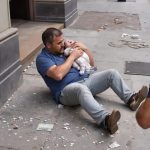 Spasao sam bebu sa petog sprata i postao heroj. Sedmicu kasnije roditelji su me tužili zbog “nepromišljenog spašavanja” Spasao sam bebu sa petog sprata i postao heroj. Sedmicu kasnije roditelji su me tužili zbog “nepromišljenog spašavanja” - featured image