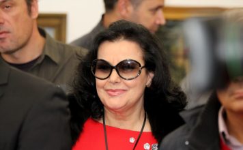 Oženio je najlepšu glumicu Jugoslavije, a onda mu je pamet pomutila Sekulina žena: Skrasio se kraj 32 godine mlađe i u 76-oj dobio decu Oženio je najlepšu glumicu Jugoslavije, a onda mu je pamet pomutila Sekulina žena: Skrasio se kraj 32 godine mlađe i u 76-oj dobio decu - featured image