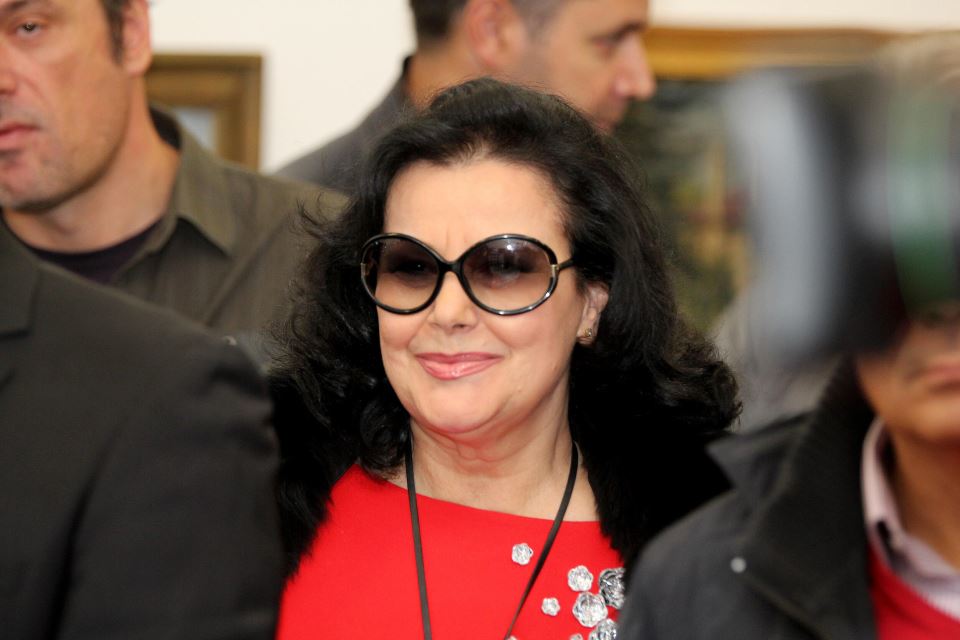 Oženio je najlepšu glumicu Jugoslavije, a onda mu je pamet pomutila Sekulina žena: Skrasio se kraj 32 godine mlađe i u 76-oj dobio decu - featured image Oženio je najlepšu glumicu Jugoslavije, a onda mu je pamet pomutila Sekulina žena: Skrasio se kraj 32 godine mlađe i u 76-oj dobio decu - featured image