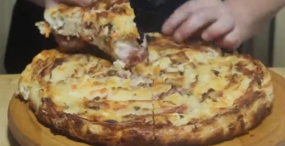 Domaća pita od gotovih kora bolja od bureka i pice zajedno: Kada je pojedete znaćete šta je kvalitetan doručak - featured image