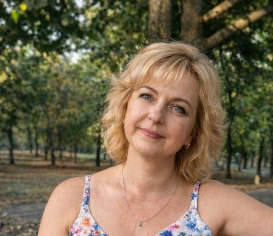 Nakon što se moj novi muškarac doselio k nama, moj 15-godišnji sin postao je povučen, čak je prestao sjediti s nama za stolom, a jednog je dana neočekivano rekao: „Mama, bojim ga se. Ne mogu živjeti s njim u istoj kući, jer on…“ Nakon što se moj novi muškarac doselio k nama, moj 15-godišnji sin postao je povučen, čak je prestao sjediti s nama za stolom, a jednog je dana neočekivano rekao: „Mama, bojim ga se. Ne mogu živjeti s njim u istoj kući, jer on…“ - featured image