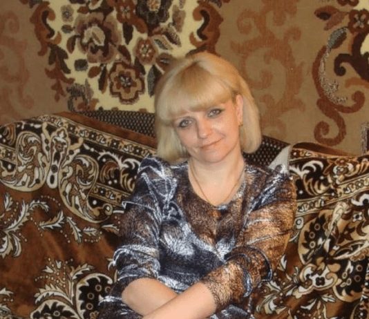 🔞😱💔 S 47 godina upoznala sam muškarca na Facebooku koji je od mene tražio da mu svake večeri šaljem istu fotografiju. Tri mjeseca kasnije nazvala me nepoznata žena i počela vrištati: „ZAR VAS NIJE SRAM?! VAŠA FOTOGRAFIJA NALAZI SE NA RAZNIM STRANICAMA !” Ali kad sam otvorila poveznicu koju mi je poslala i pročitala što je tamo pisalo… Poželjela sam da to nikada nisam vidjela… 🥺👇💔 🔞😱💔 S 47 godina upoznala sam muškarca na Facebooku koji je od mene tražio da mu svake večeri šaljem istu fotografiju. Tri mjeseca kasnije nazvala me nepoznata žena i počela vrištati: „ZAR VAS NIJE SRAM?! VAŠA FOTOGRAFIJA NALAZI SE NA RAZNIM STRANICAMA !” Ali kad sam otvorila poveznicu koju mi je poslala i pročitala što je tamo pisalo… Poželjela sam da to nikada nisam vidjela… 🥺👇💔 - featured image