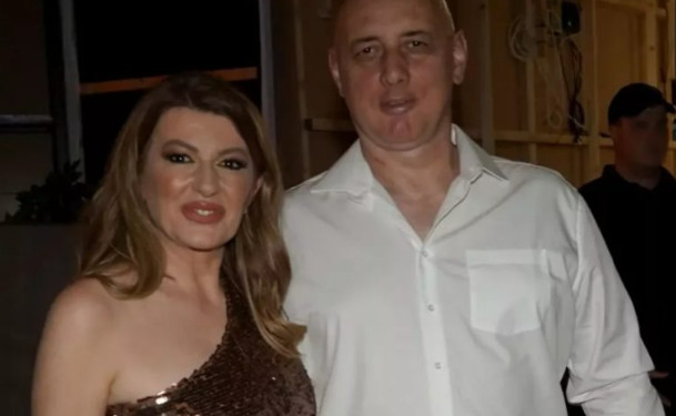 VIKI PROGOVORILA O RASTAVI OD TAŠKETA: Pjevačica 20 godina šutiIa, u Nerminu sam pronasla utjehu, trpiIa sam jake udarce u tom braku, vrijeme je da se zna! - featured image