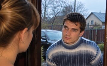 😱💔 Moj muž vratio se kući nakon šest mjeseci provedenih u inozemstvu s četverogodišnjom djevojčicom i rekao mi: Nina, ovo je moja kći. Ali kada je djevojčica ugledala našu obiteljsku fotografiju, prošaptala je nešto od čega mi se krv sledila u žilama… 😱💔 Moj muž vratio se kući nakon šest mjeseci provedenih u inozemstvu s četverogodišnjom djevojčicom i rekao mi: Nina, ovo je moja kći. Ali kada je djevojčica ugledala našu obiteljsku fotografiju, prošaptala je nešto od čega mi se krv sledila u žilama… - featured image