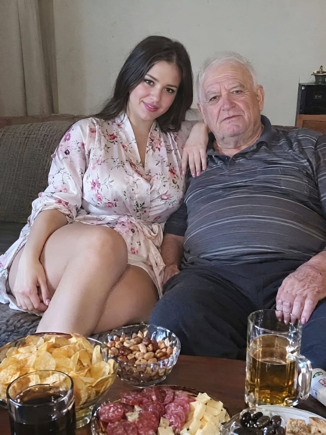 **S dvadeset četiri godine udala sam se za muškarca koji je bio pedeset godina stariji od mene. Svi oko mene mislili su da sam se udala za njega samo zbog novca. I sama sam bila uvjerena da će nakon njegove smrti cijelo njegovo bogatstvo pripasti meni. No godinu dana kasnije moj je suprug umro, a kada me nazvao njegov odvjetnik, odmah sam odjurila kod javnog bilježnika. Ondje su mi rekli nešto zbog čega su mi noge zadrhtale… 😨** - featured image