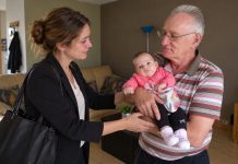 NOVE MODRICE Stalno Su Se Pojavljivale na Tijelu Moje 3-Godišnje Kćeri Nakon Što Mi Je Suprug Preminuo i Nakon Što Sam Je Počela Ostavljati Kod Njezina 76-Godišnjeg Djeda. Jednog Dana Neočekivano Sam Se Vratila S Posla i Vidjela Što Djed Radi Mojoj Djevojčici. PALA SAM U NESVIJEST… NOVE MODRICE Stalno Su Se Pojavljivale na Tijelu Moje 3-Godišnje Kćeri Nakon Što Mi Je Suprug Preminuo i Nakon Što Sam Je Počela Ostavljati Kod Njezina 76-Godišnjeg Djeda. Jednog Dana Neočekivano Sam Se Vratila S Posla i Vidjela Što Djed Radi Mojoj Djevojčici. PALA SAM U NESVIJEST… - featured image