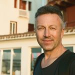 Švalera ćete odmah prepoznati na prvi pogled: Svaki ženskaroš ima ovih 5 ključnih osobina Švalera ćete odmah prepoznati na prvi pogled: Svaki ženskaroš ima ovih 5 ključnih osobina - featured image