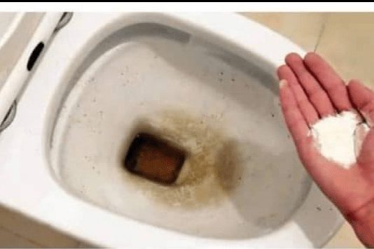 Zaboravite OCAT: Ovaj puder iz kuhinje čisti toalet za par minuta – bez kamenca, žutih mrlja i mirisa! Zaboravite OCAT: Ovaj puder iz kuhinje čisti toalet za par minuta – bez kamenca, žutih mrlja i mirisa! - featured image