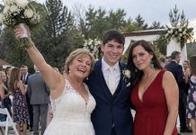 Moj sin je objavio da će se oženiti mojom 52-godišnjom najboljom prijateljicom i priznao da su već dvije godine potajno zajedno. Tijekom cijelog vjenčanja pokušavala sam se smiješiti… sve dok mi se sin nije približio i šapnuo na uho: „Mama, postoji još nešto što ti nismo rekli…“ Moj sin je objavio da će se oženiti mojom 52-godišnjom najboljom prijateljicom i priznao da su već dvije godine potajno zajedno. Tijekom cijelog vjenčanja pokušavala sam se smiješiti… sve dok mi se sin nije približio i šapnuo na uho: „Mama, postoji još nešto što ti nismo rekli…“ - featured image